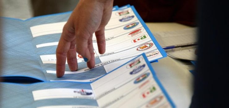 Tredici liste, cinque candidati sindaci: il ballottaggio è assicurato
