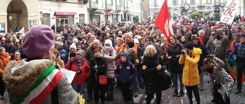 L’Ivrea che resiste c’è. Tanta, multicolore, attiva.