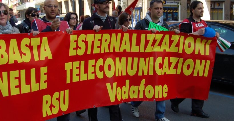 Vodafone ci riprova: annunciati 1130 esuberi in Italia