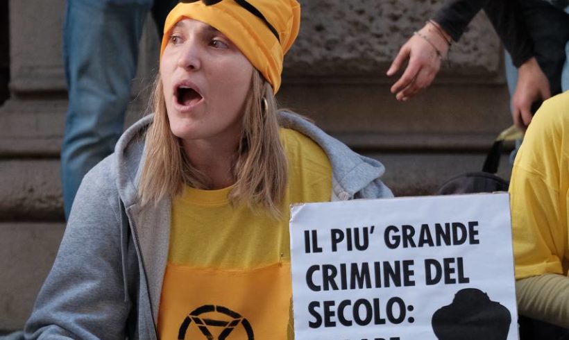 Extinction Rebellion torna in piazza a Torino contro la distruzione del clima