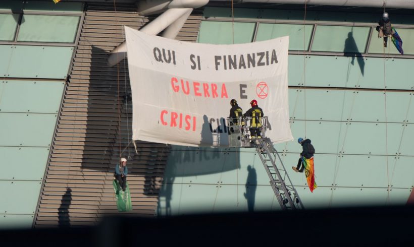 Centinaia di denunce e fogli di via in tutta Italia a Extinction Rebellion: “Vietato manifestare? Faremo ricorso”