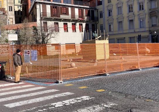 Il cantiere in piazza Perrone e le prime contro-misure per agevolare la mobilità