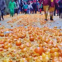 Come pulire la città da 730.000 kg di arance in poche ore