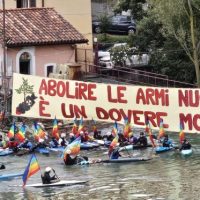 Canoe e voci a Ivrea per la pace e l’abolizione delle armi nucleari