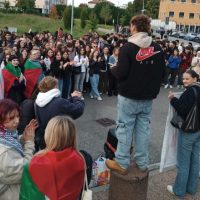 Così belli a gridare nelle piazze